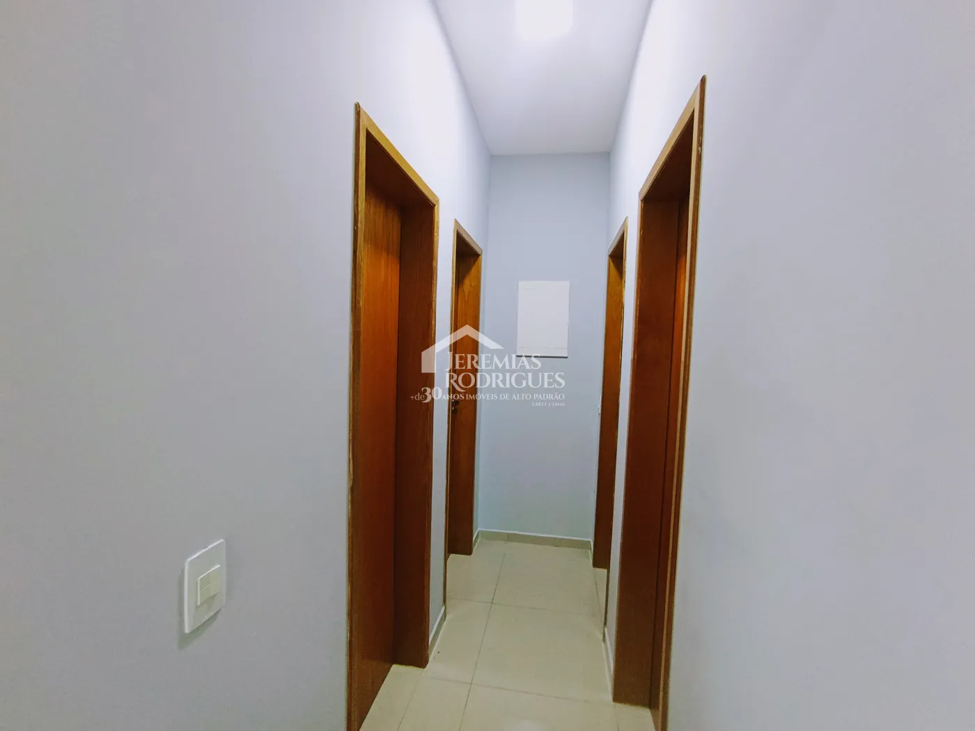 Casa à venda com 3 dormitórios no Condomínio Morada do Visconde em Tremembé/SP.