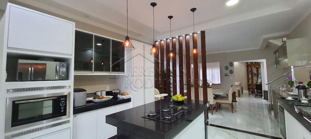 Casa à venda com 3 suítes no Condomínio Parque das Araucárias em Tremembé/SP.