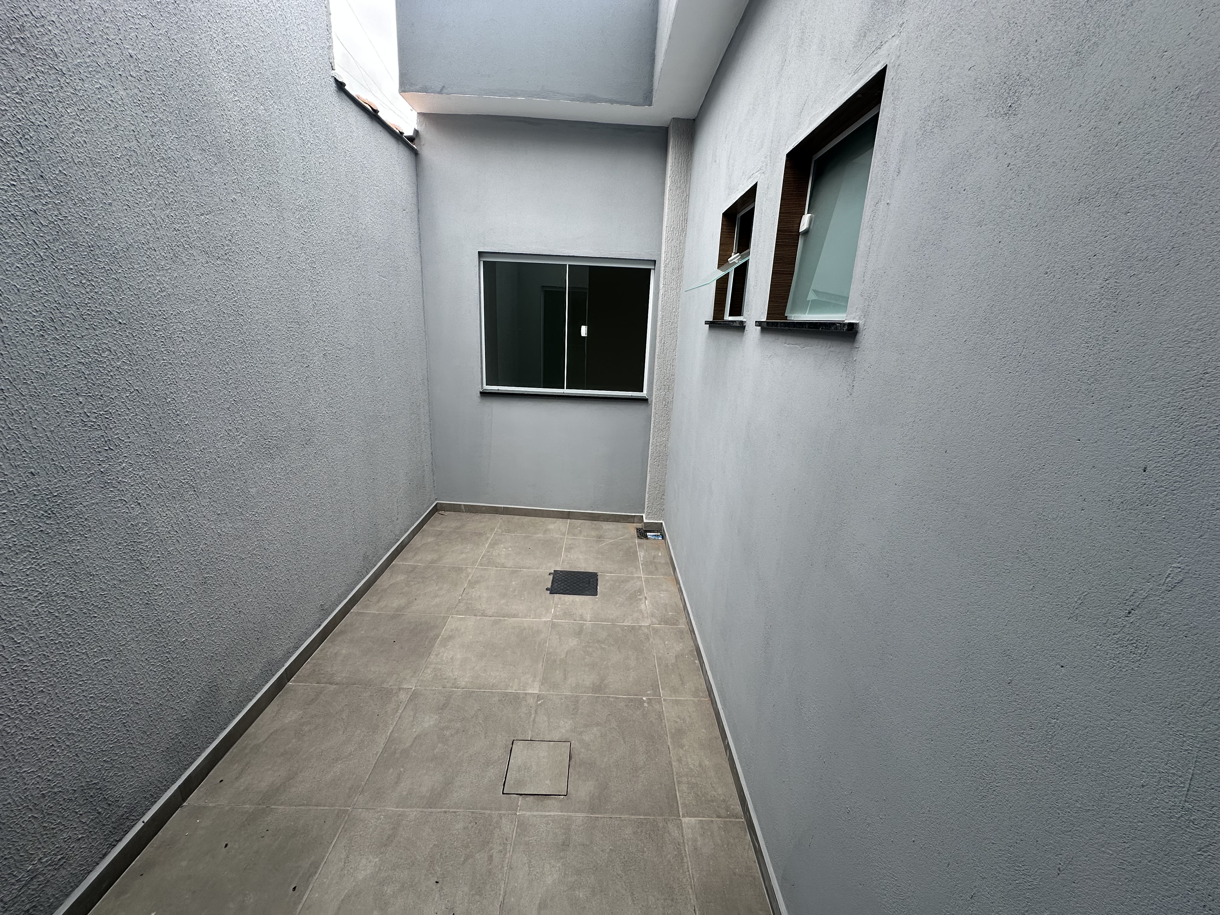 Casa à venda com 3 dormitórios no bairro Residencial Flamboyant em Pindamonhangaba/SP.