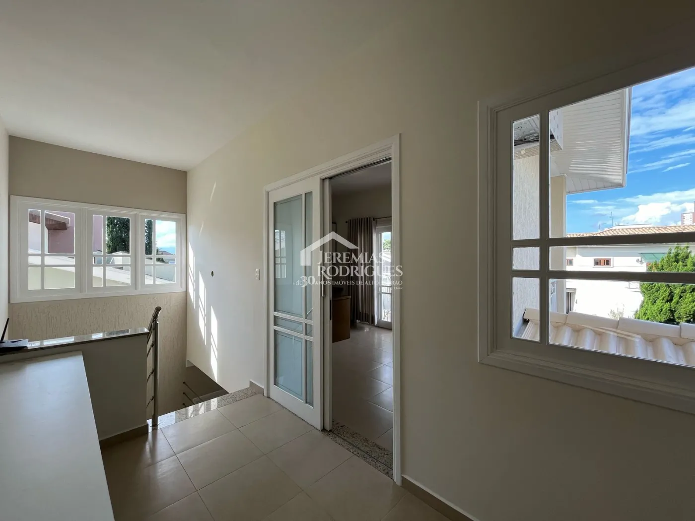 Casa à venda com 4 suítes no Condomínio Taubaté Village em Taubaté/SP.