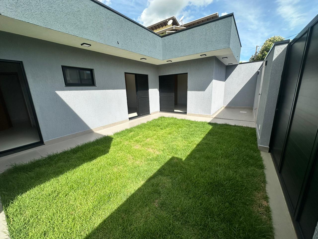 Casa para venda e locação com 3 dormitórios no Condomínio Pinheiros em Tremembé/SP. 