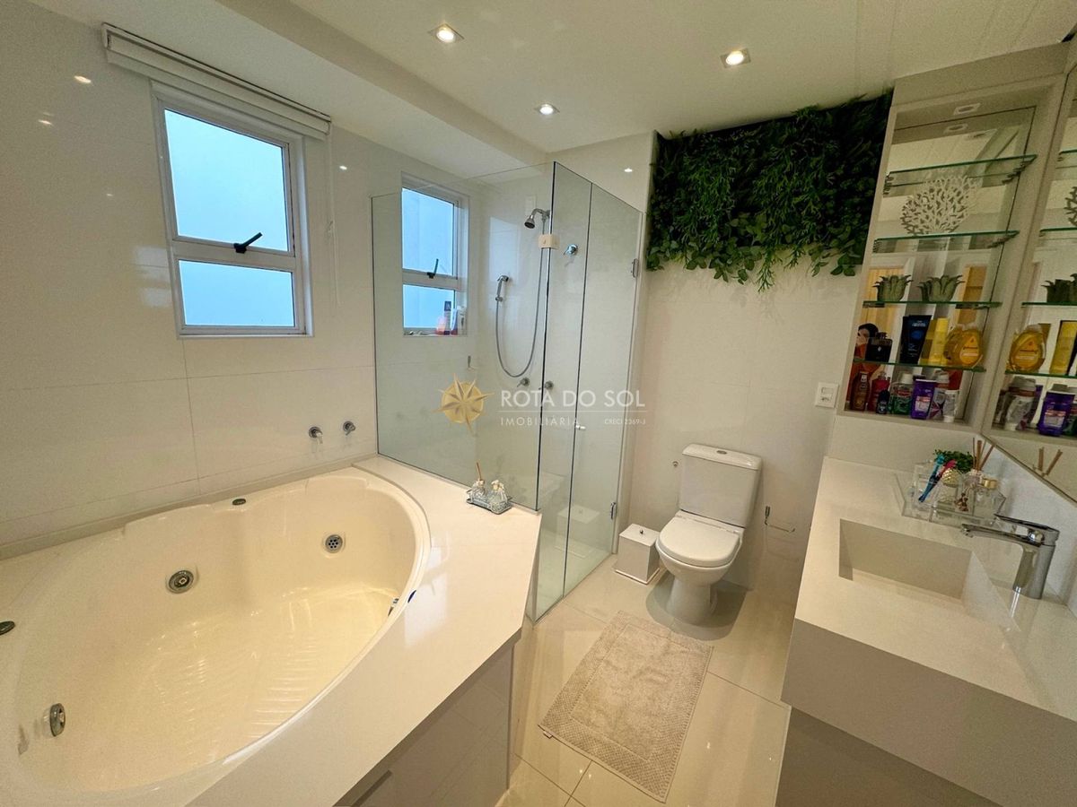 Imperial Palace Apartamento 5 Suítes Meia Praia Itapema SC — foto 32