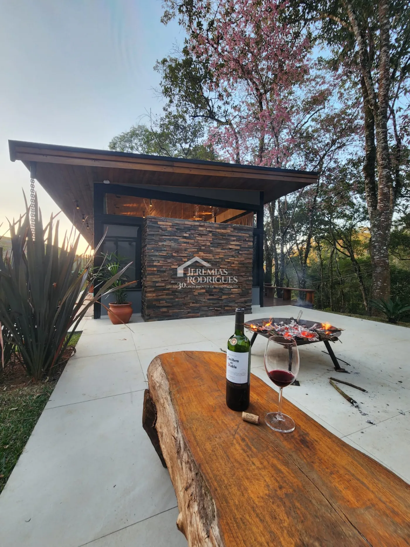 Casa à venda com 2 dormitórios no Condomínio Villagio Santa Cruz em Santo Antônio do Pinhal/SP.