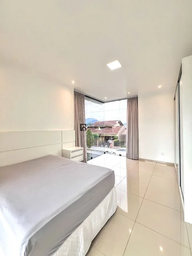 CASA COM 05 QUARTOS BAIRRO AMIZADE
