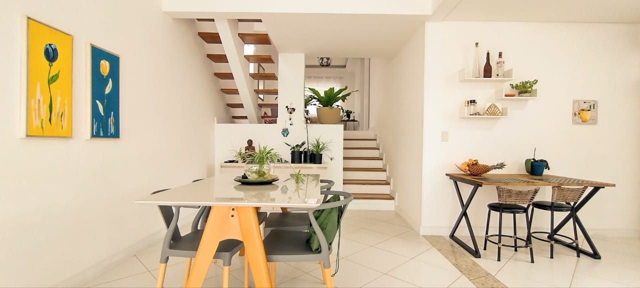 Casa à venda com 3 dormitórios no Condomínio Floradas da Serra em São José dos Campos/SP.