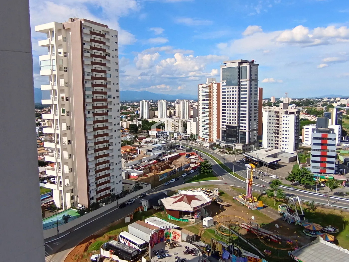 Apartamento à venda com 2 dormitórios, 81 m² no Condomínio Syrah Residence em Taubaté/SP.