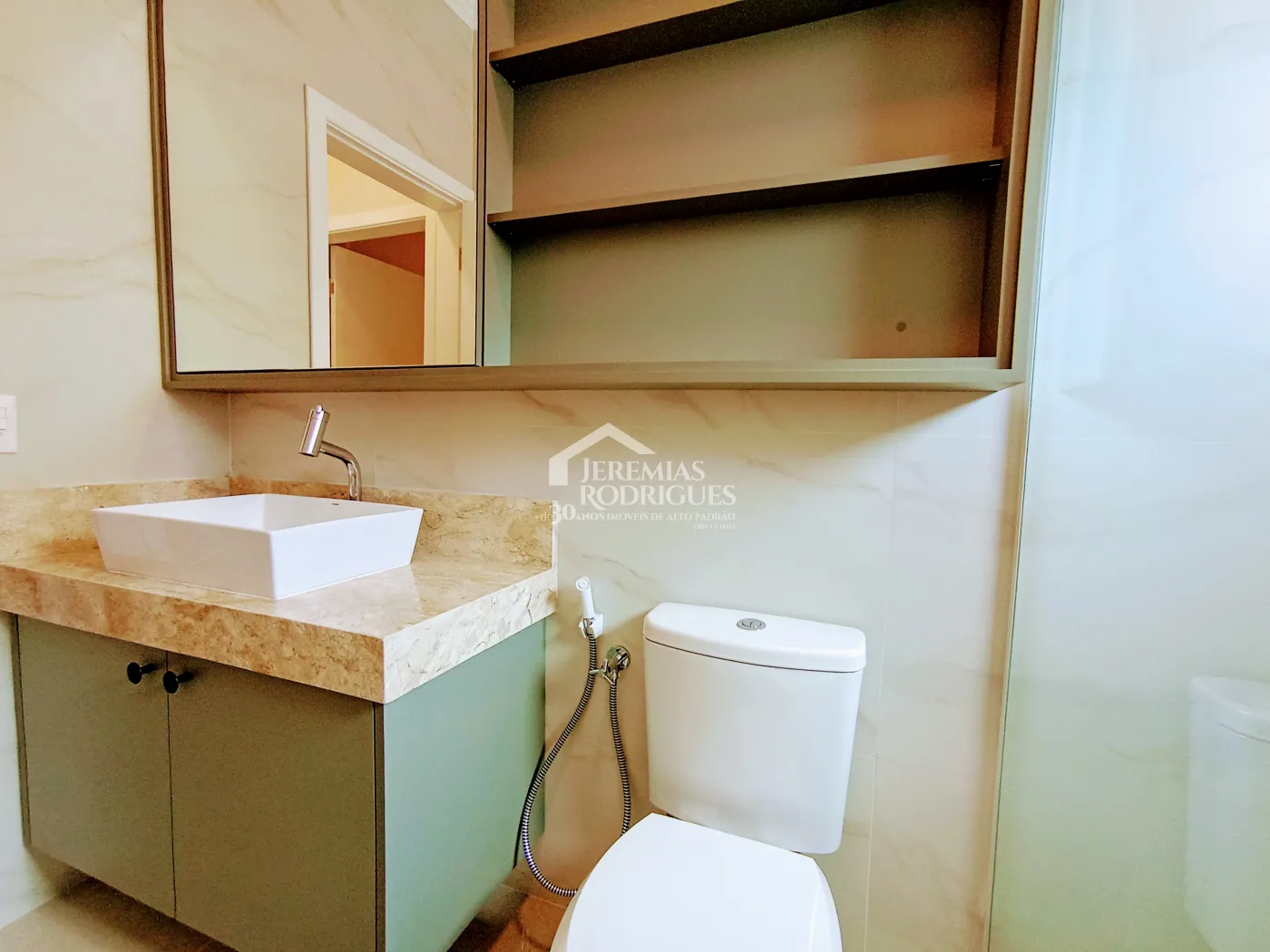 Casa à venda com 3 dormitórios no Condomínio Residencial Barão de Tremembé em Tremembé/SP.