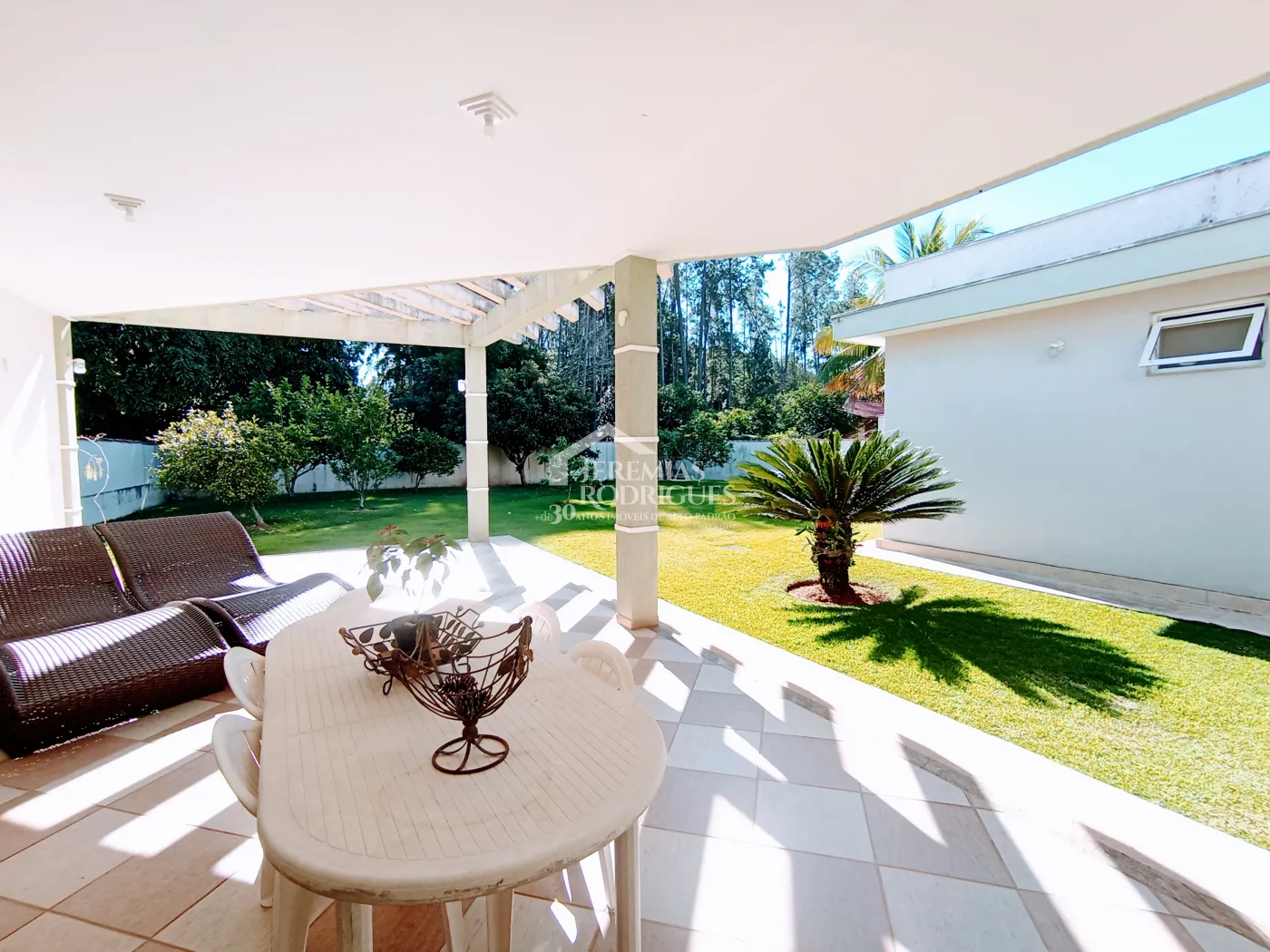 Casa à venda com 4 dormitórios no Condomínio Village Paineiras em Pindamonhangaba/SP