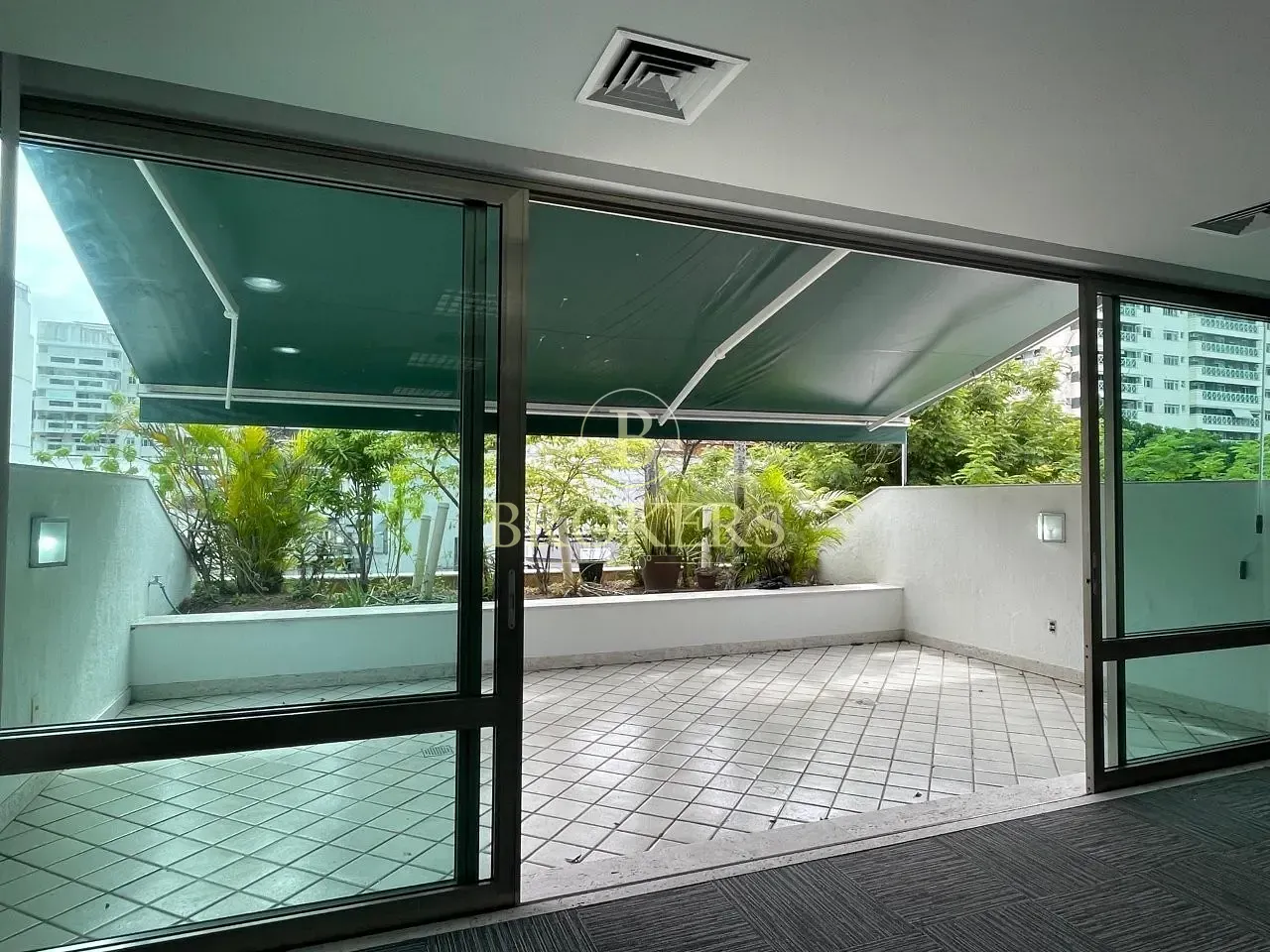 Edifício de sede corporativa exclusiva no Humaitá em localização estratégica da Zona Sul
