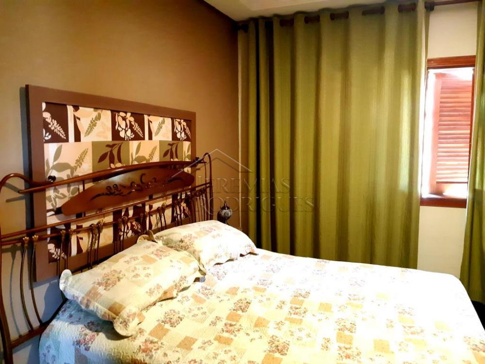 Casa à venda com 6 dormitórios no Condomínio Chácaras Cataguá em Taubaté/SP.