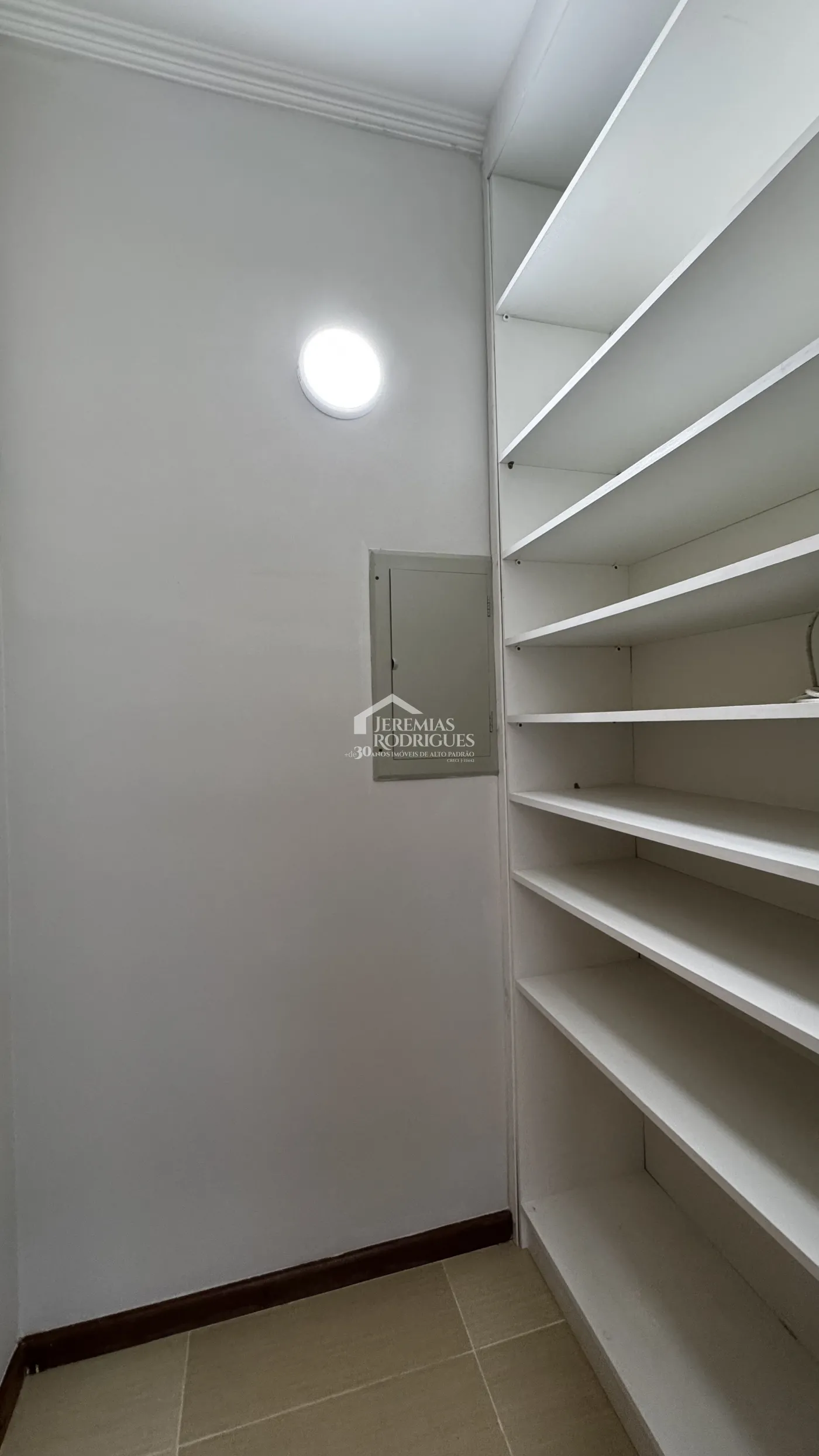 Casa para venda com 4 suítes no Condomínio Real Ville em Pindamonhangaba/SP