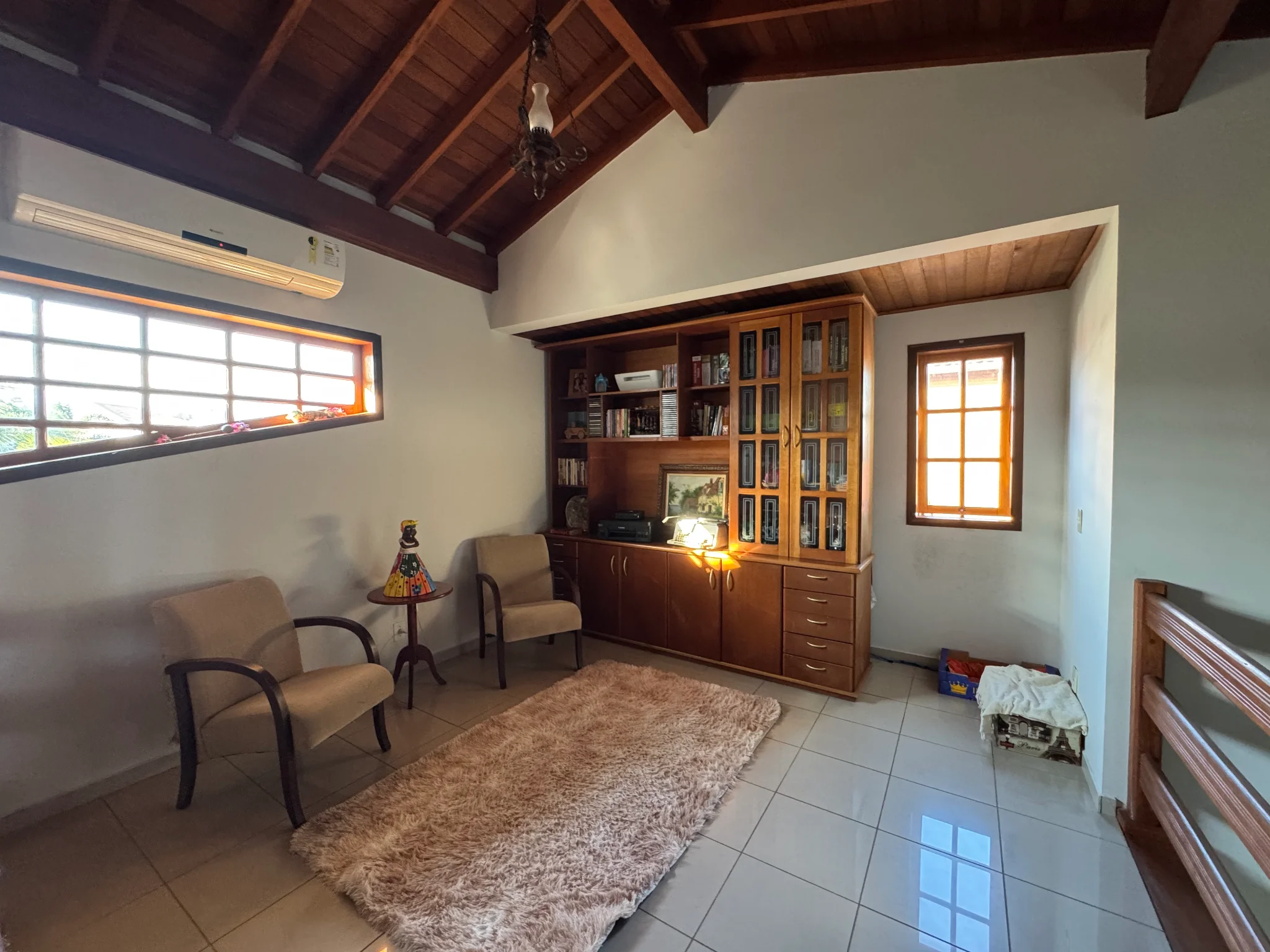 Casa à venda no bairro Jardim Residencial Doutor Lessa em Pindamonhangaba/SP. 