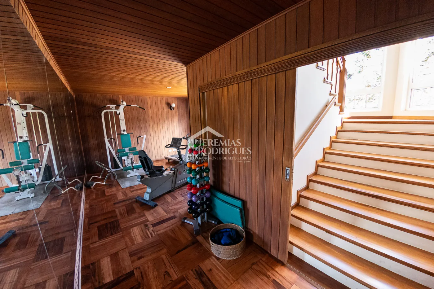 Mansão com 7 suítes, 1.200 m² - Condomínio Vila Simonsen - Campos do Jordão/SP