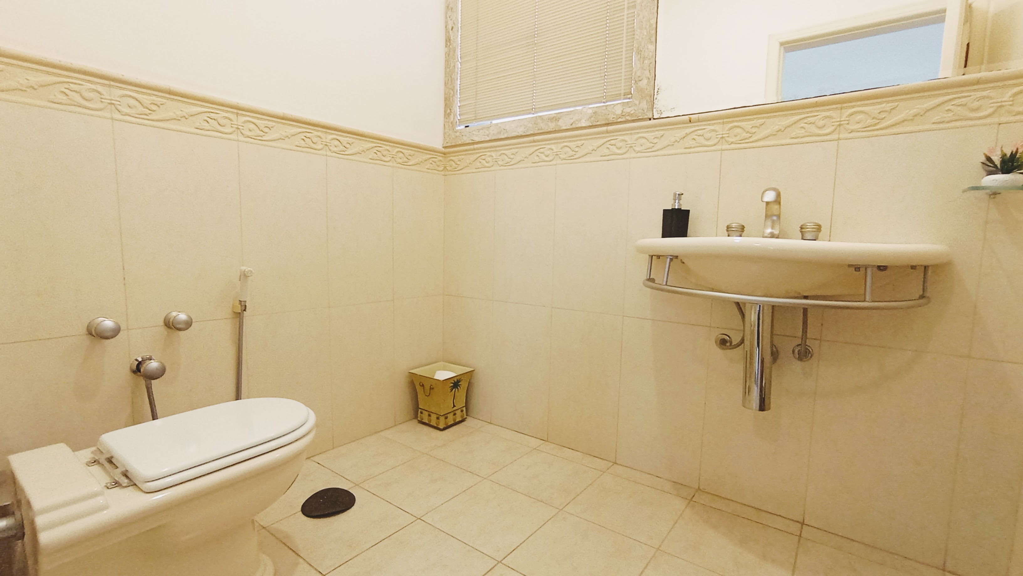 Casa à venda com 4 dormitórios no Condomínio Taubaté Village em Taubaté/SP.