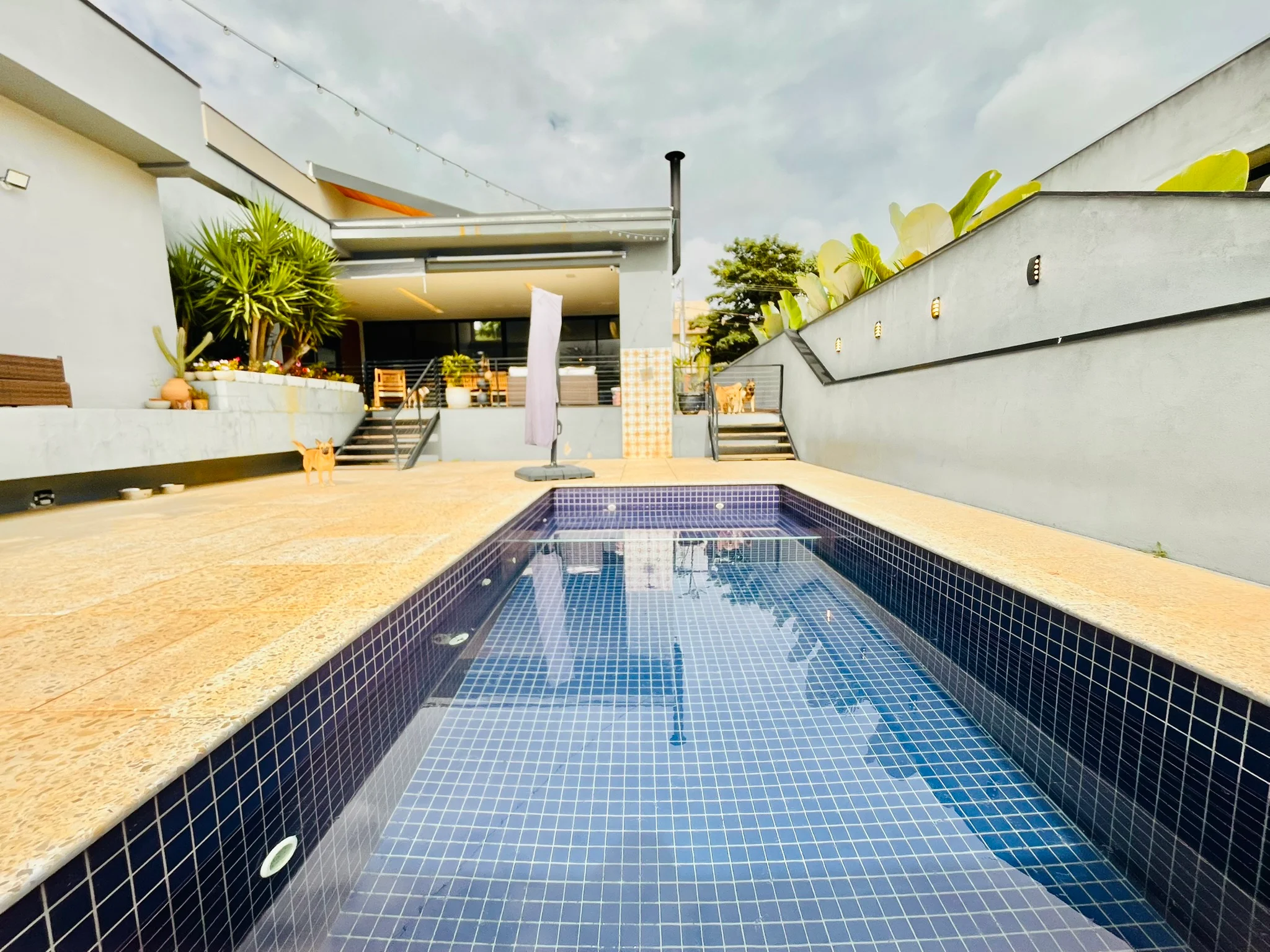 Casa  com porteira fechada á venda no Condomínio Altos do Cataguá em Taubaté/SP.