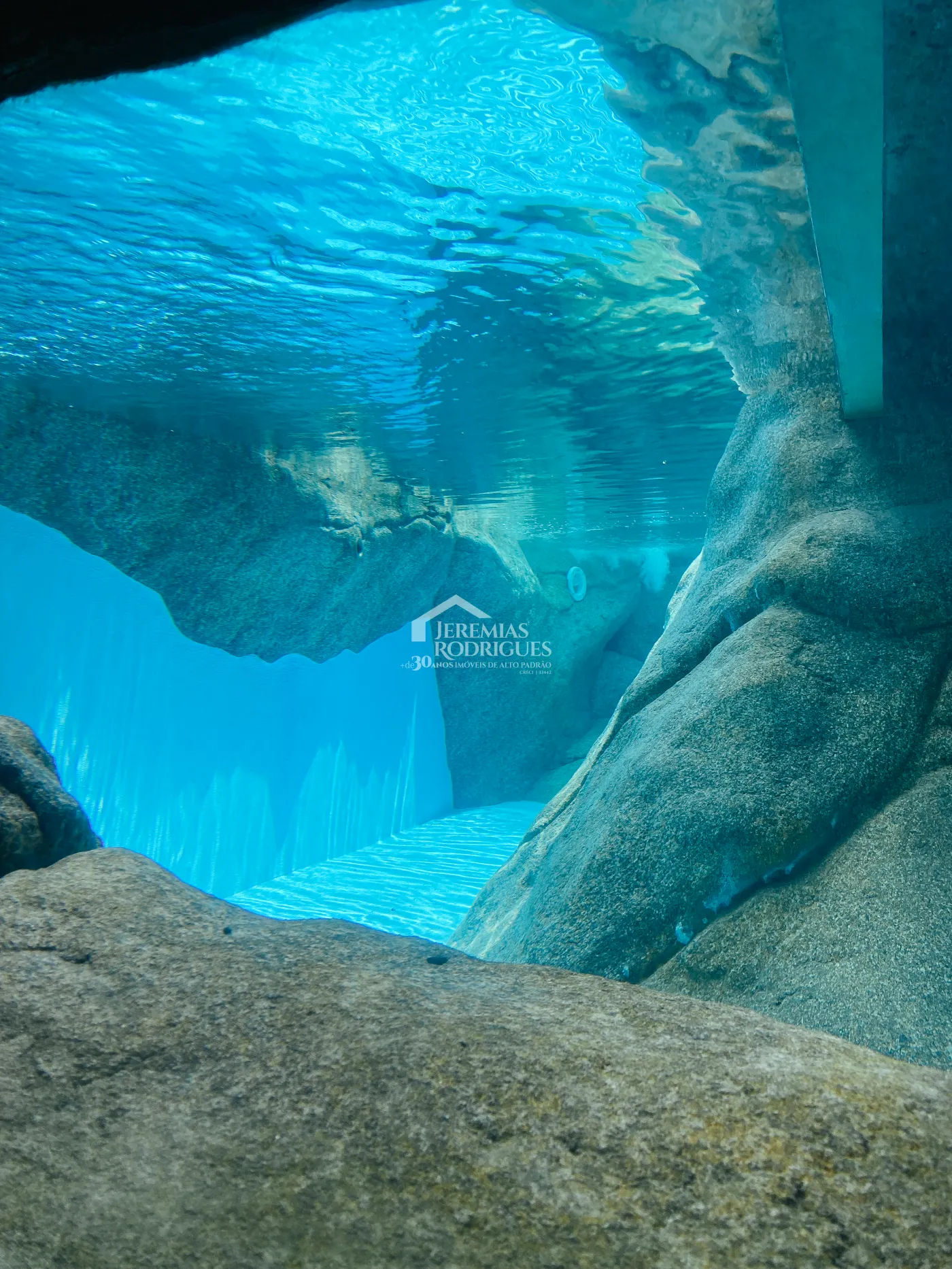 Casa para venda e locação com 5 dormitórios no Condomínio Taubaté Village em Taubaté/SP.