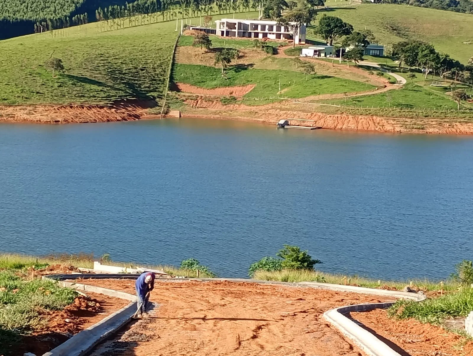 Terras de Santa Maria - Ter sua casa de veraneio às margens da represa é privilégio para poucos. — foto 6