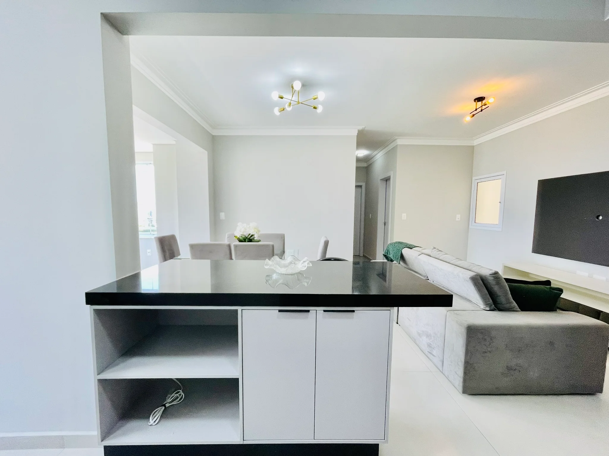 Apartamento para venda e locação, 101 m² no Condomínio Lume Residence em Taubaté/SP. 