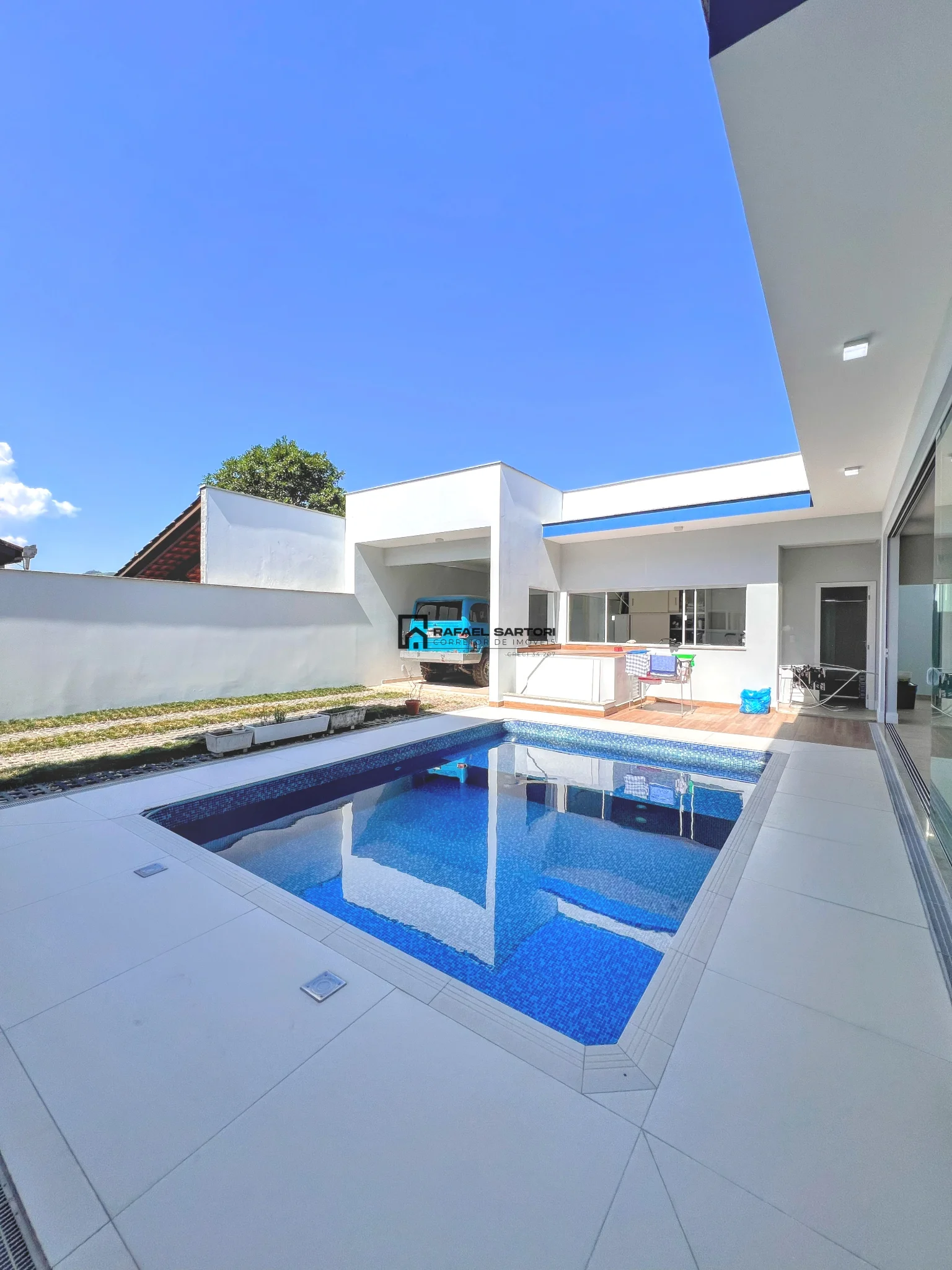 CASA COM 04 QUARTOS NO AMIZADE