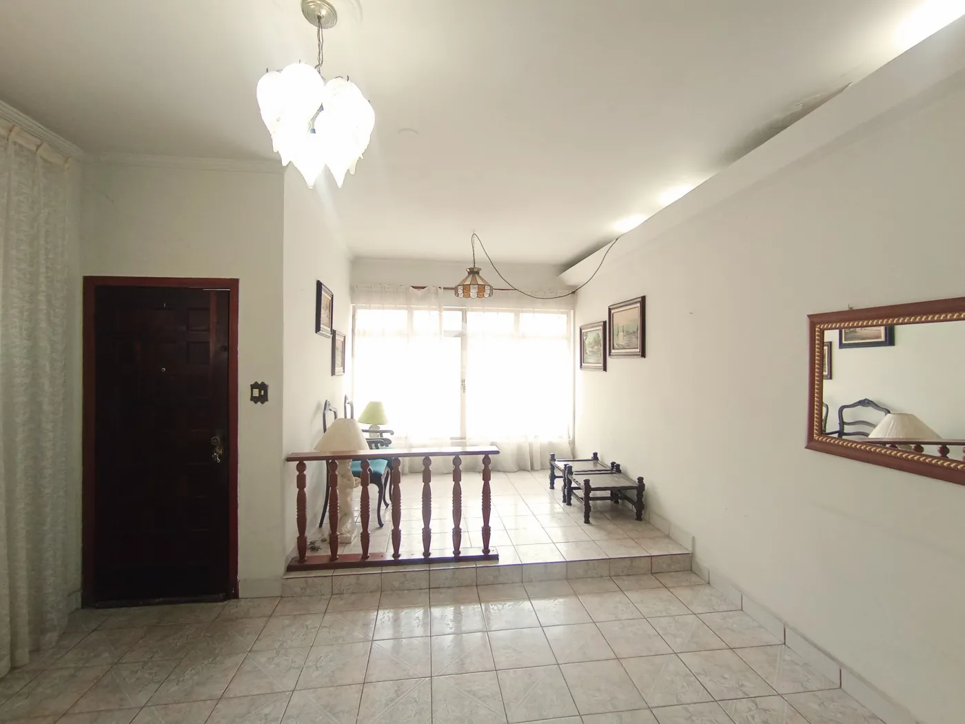 Casa para venda e locação no bairro Jardim Eulária em Taubaté/SP.