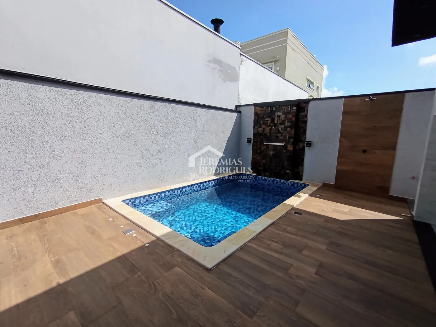 Casa à venda com 300 m² no Condomínio Ouro Ville em Taubaté/SP.