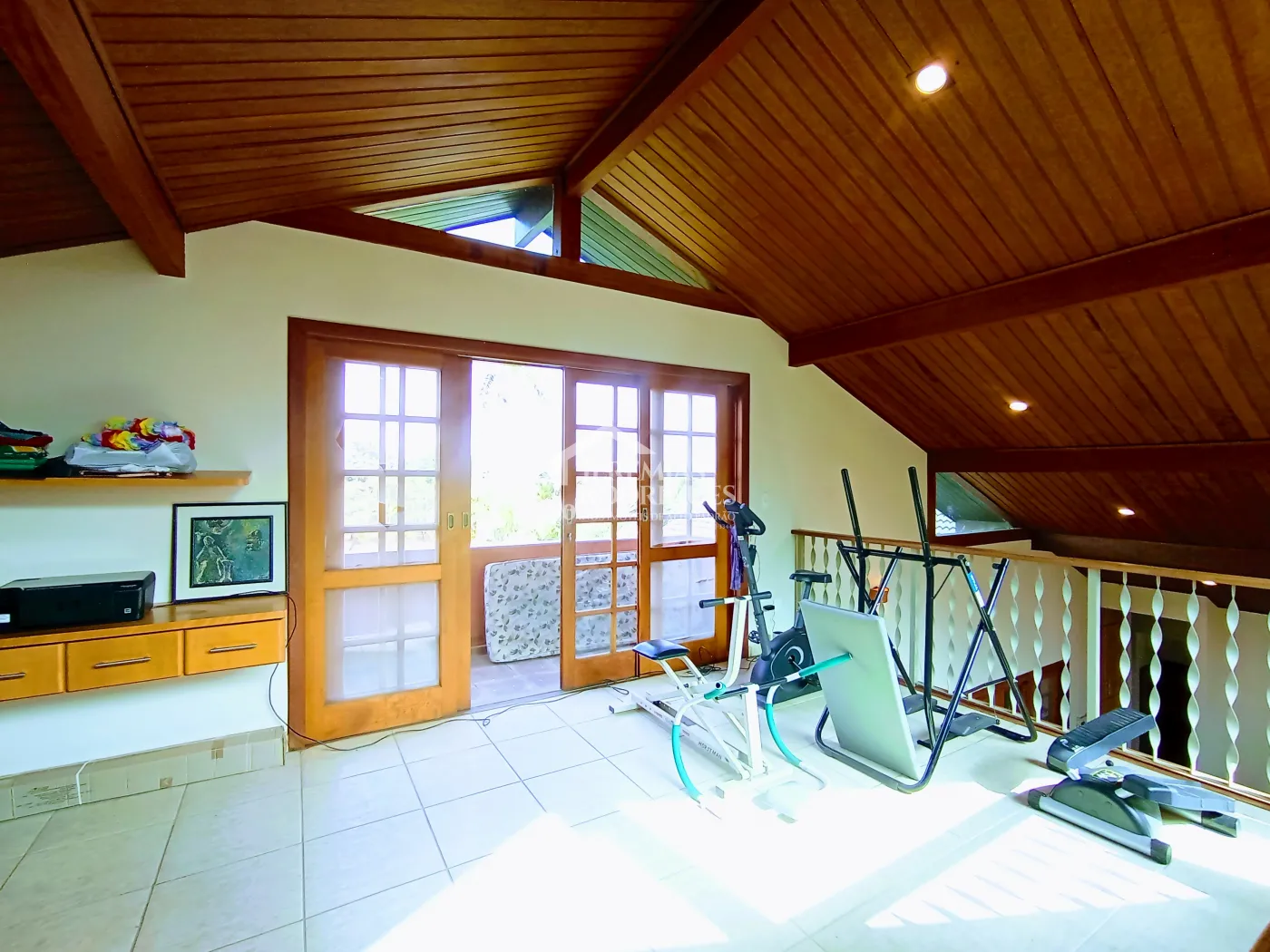 Casa à venda com 3 dormitórios no Condomínio Chácaras Cataguá em Taubaté/SP