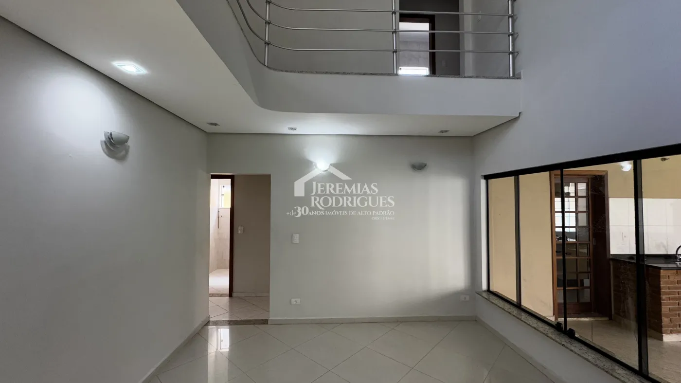 Casa para venda e locação com 4 dormitórios no Condomínio Real Ville I em Pindamonhangaba/SP.