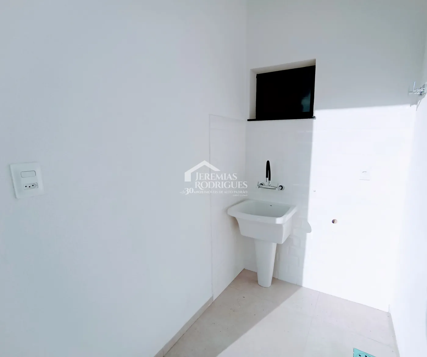 Casa à venda com 3 suítes no Condomínio Ouro Ville em Taubaté/SP