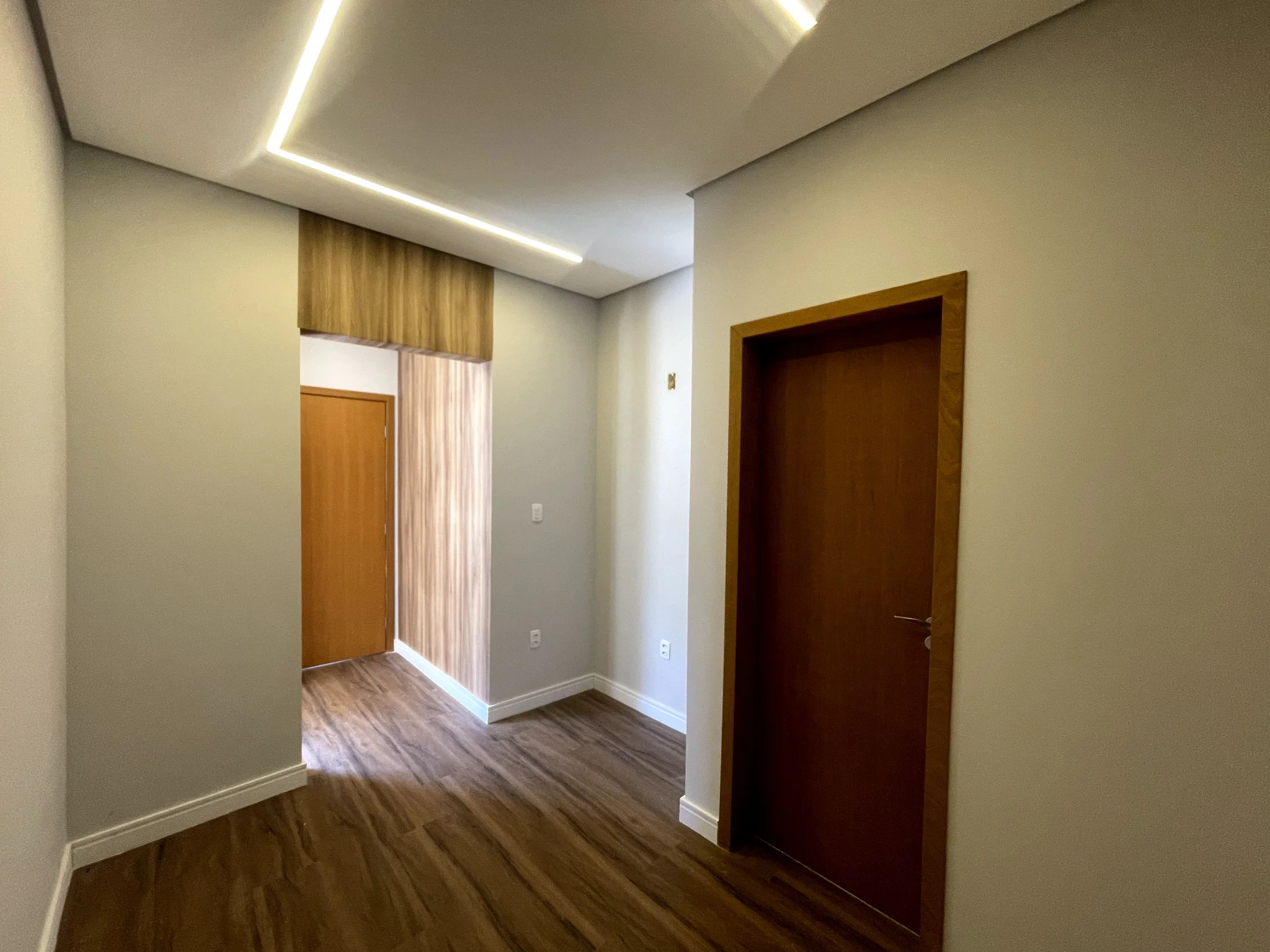 Casa para venda e locação com 3 dormitórios no Condomínio Terras do Vale em Caçapava/SP. 