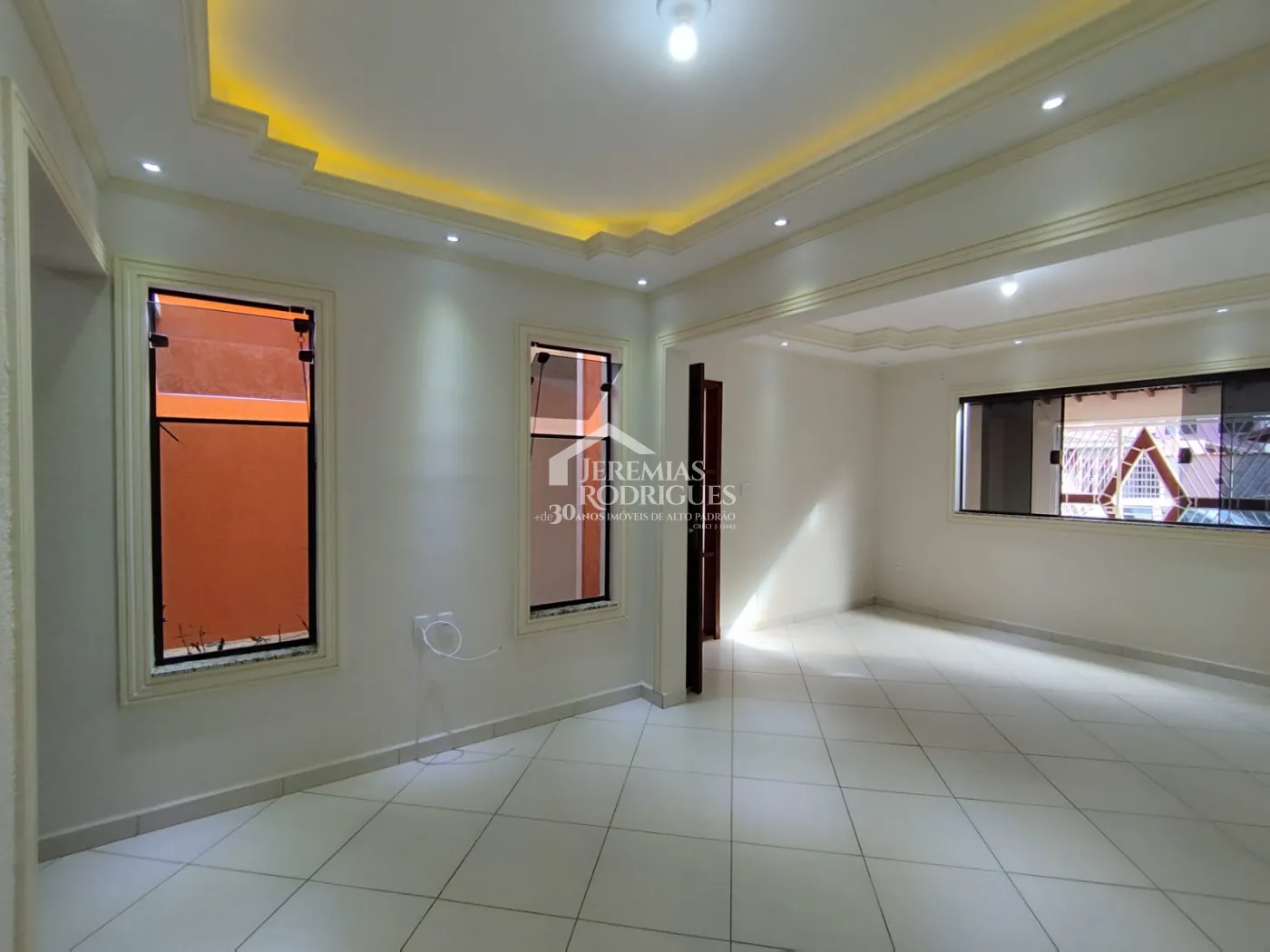 Casa à venda com 4 dormitórios no bairro Alto do Cardoso em Pindamonhangaba/SP.