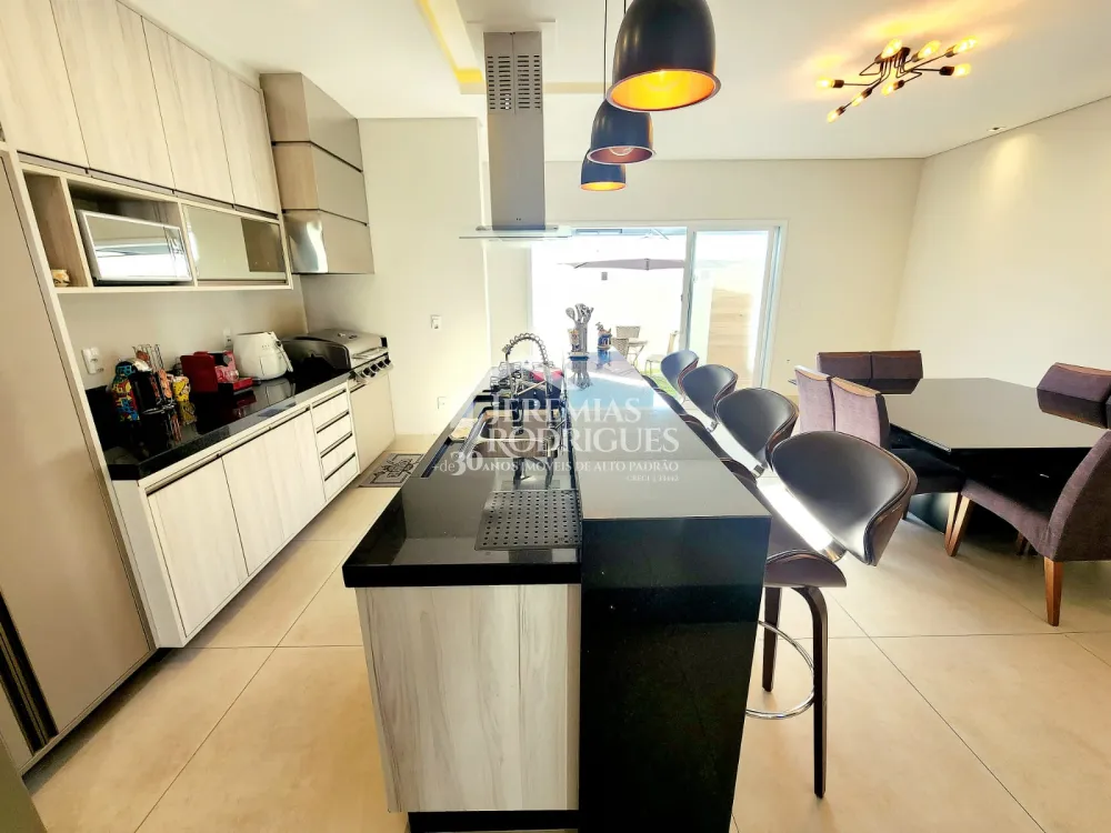 Casa com 3 quartos, 252 m² - Condomínio Ouro Ville - Taubaté/SP