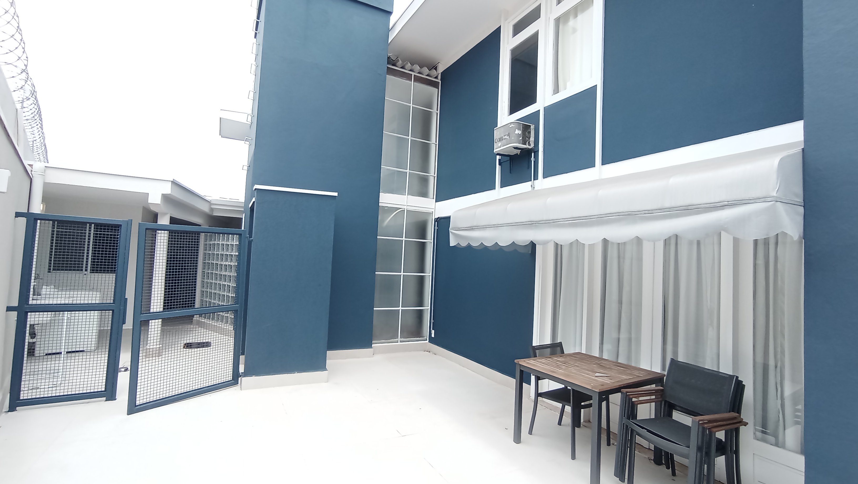 Casa à venda com 3 dormitórios no Condomínio Portal do Sol em Tremembé/SP.