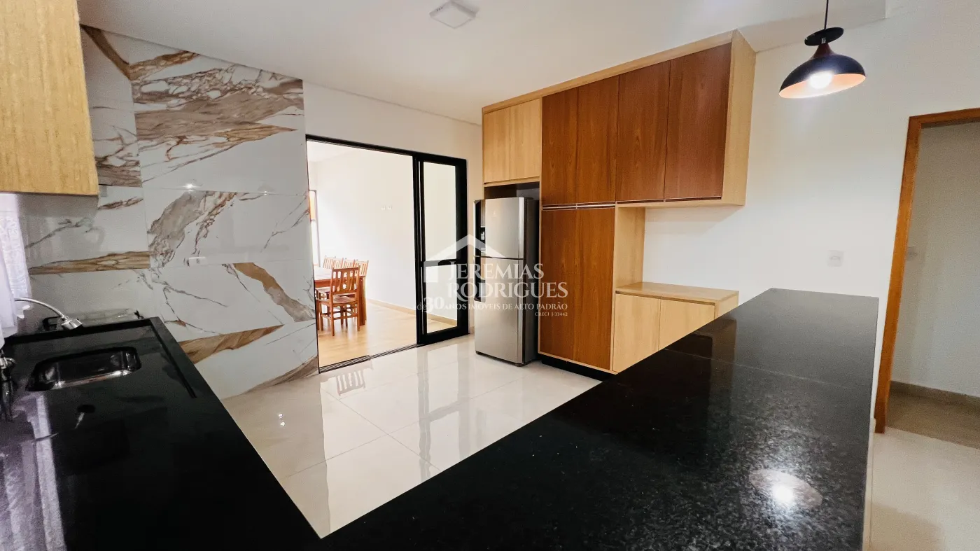 Casa à venda com 3 dormitórios no Condomínio Residencial Tecoara em Taubaté/SP.