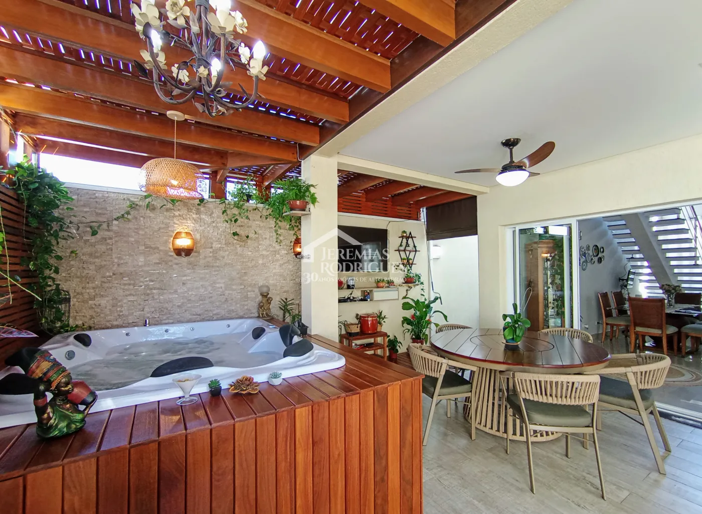 Casa para venda com 3 dormitórios no Condomínio Campos Do Conde II Versailles em Tremembé/SP