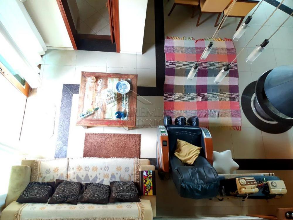 Casa à venda com 6 dormitórios no Condomínio Chácaras Cataguá em Taubaté/SP.