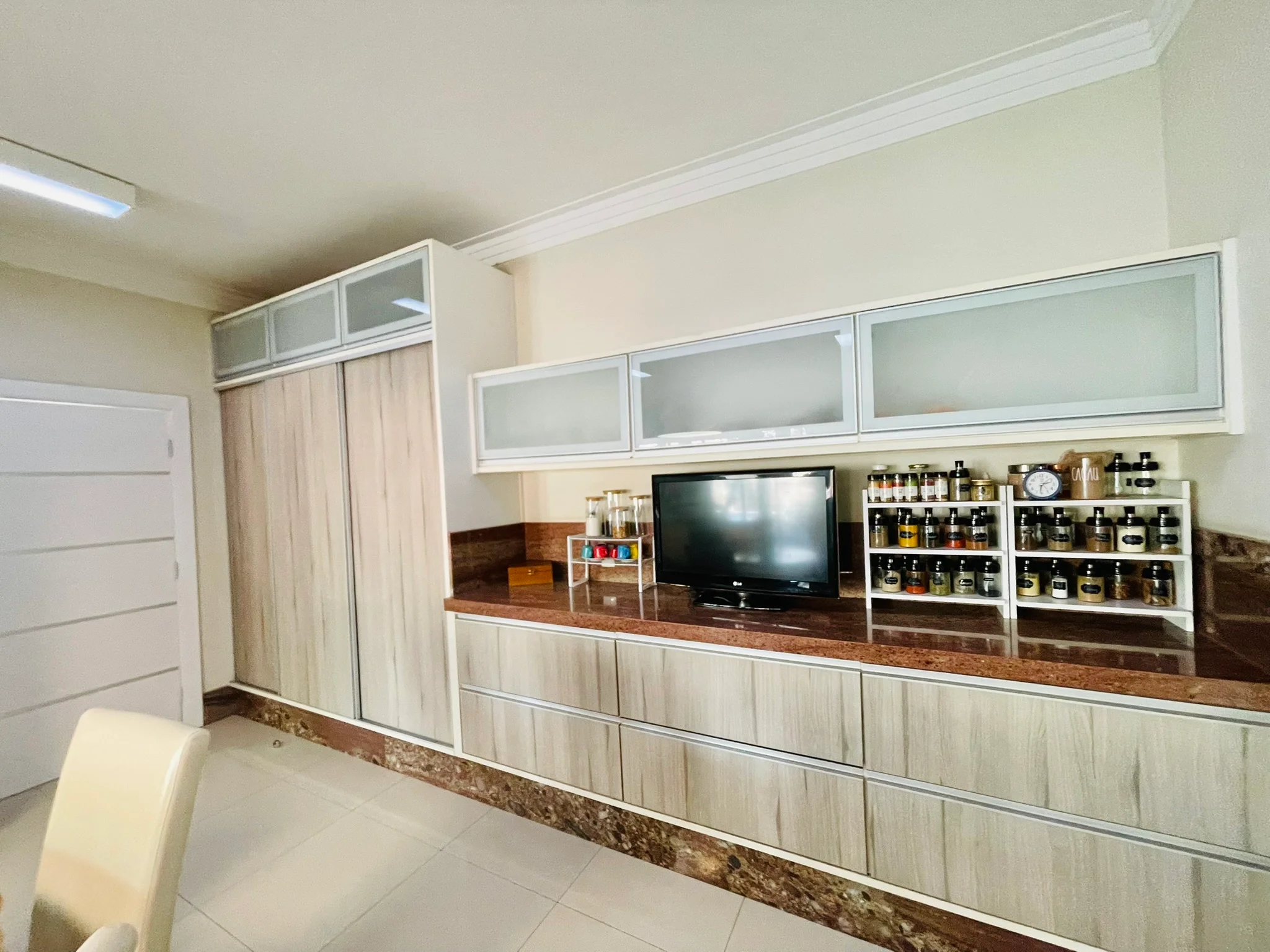 Casa à venda com 4 dormitórios no Condomínio Campos do Conde II em Tremembé/SP.