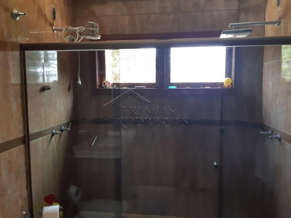 Casa à venda com 6 dormitórios no Condomínio Chácaras Cataguá em Taubaté/SP.