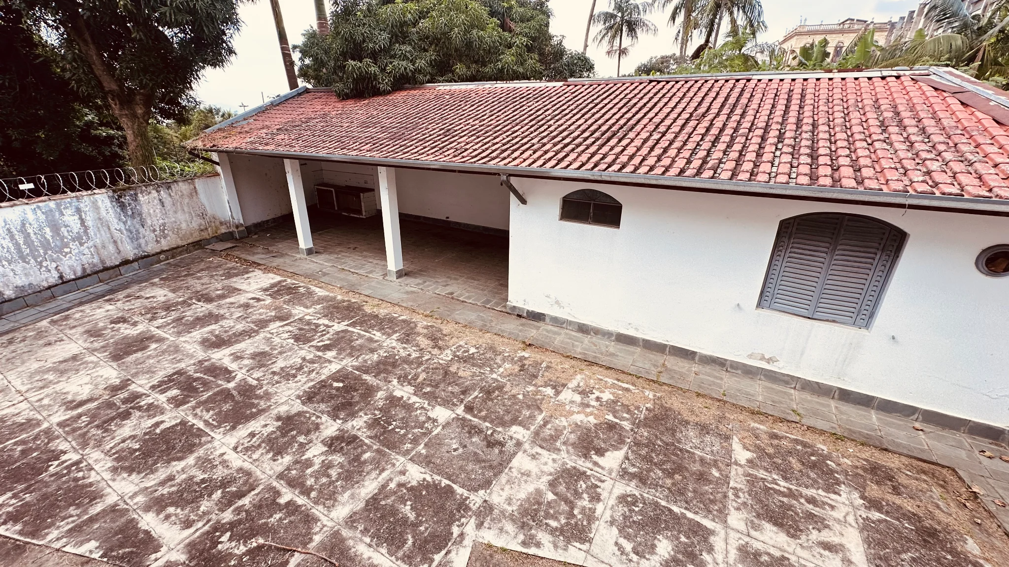Casa com 3 suítes para venda e locação no bairro Jardim Boa Vista em Pindamonhangaba/SP 