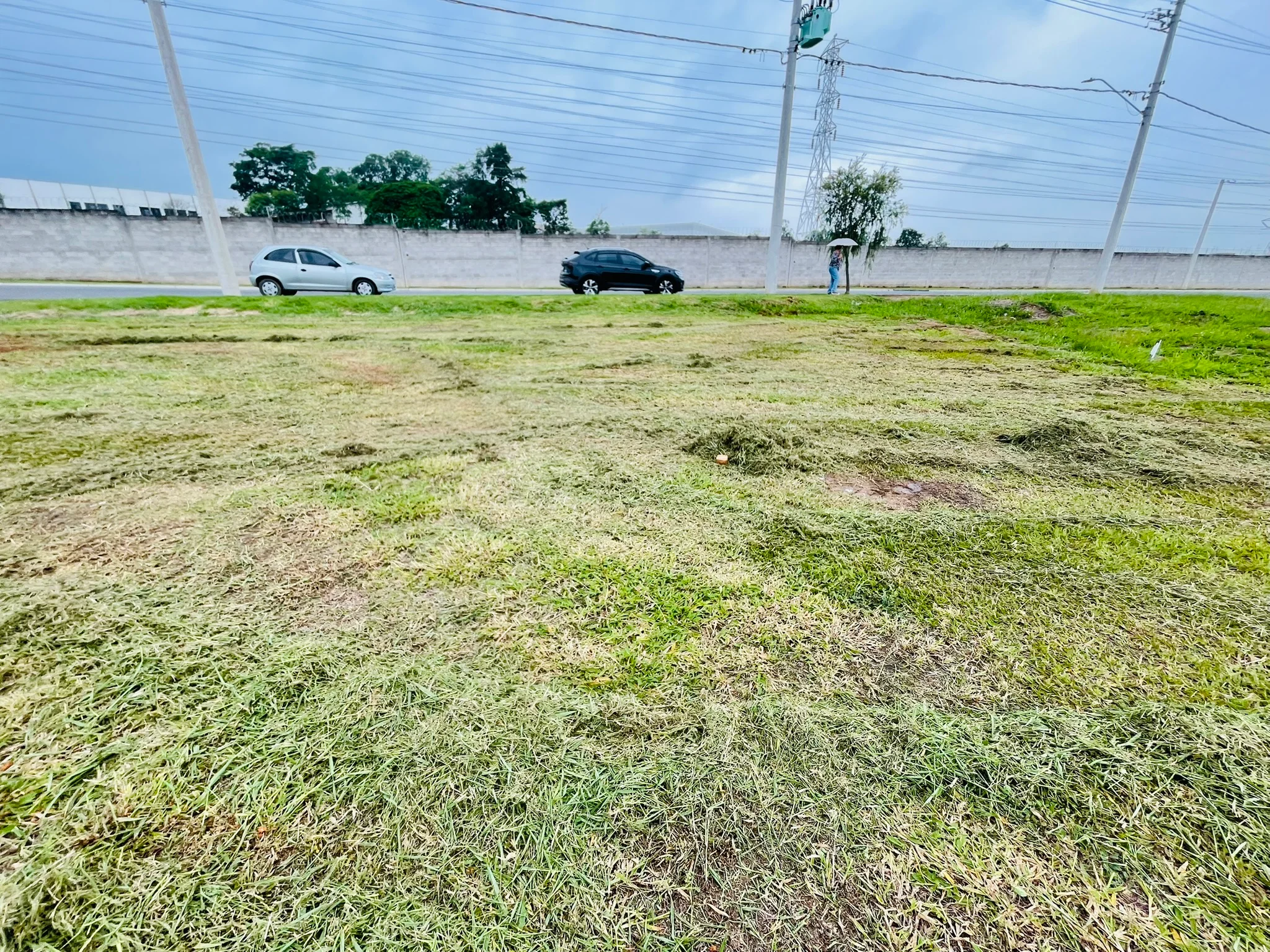 Terreno à venda com 374 m² no Condomínio Bosque do Imperador em Pindamonhangaba/SP. 
