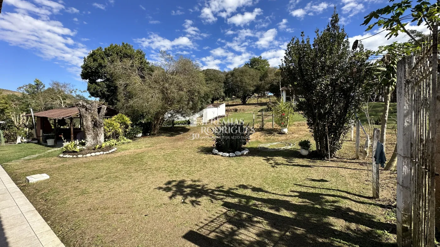 Fazenda para criação de gado de corte e plantação de milho, com mais de 612 hectares, em Cruzeiro-SP.