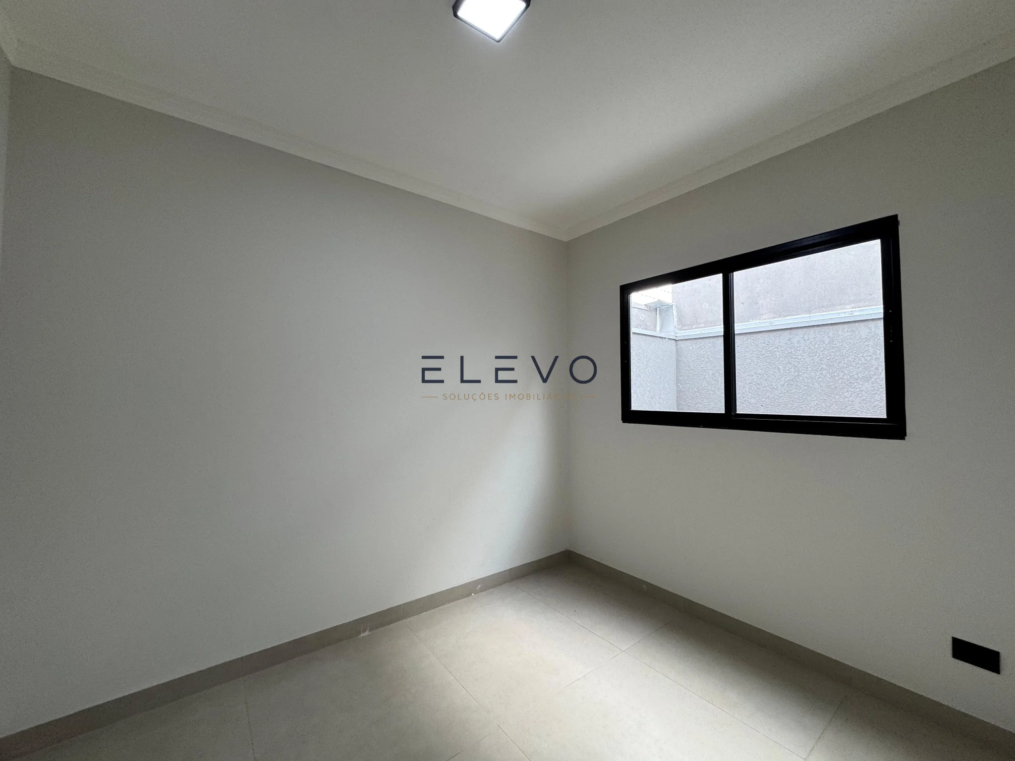 Casa à Venda no Jardim Munique em Maringá | 132m², 3 Quartos, Suíte, Churrasqueira e Espaço para Piscina