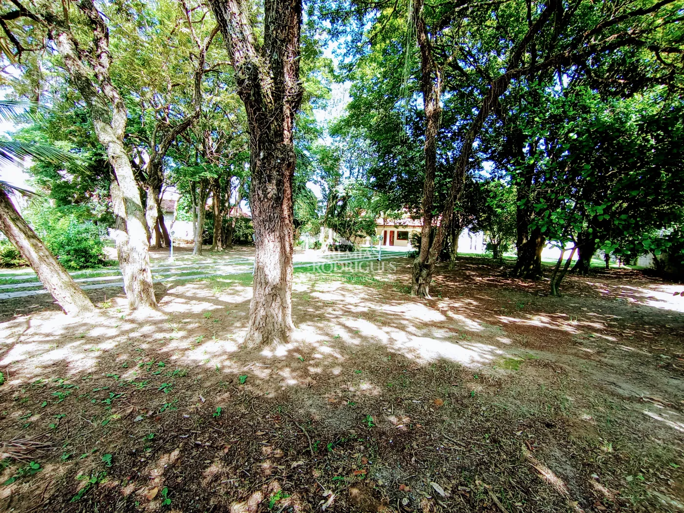 Chácara para locação com 4 dormitórios no bairro Jardim Carlota em Moreira Cesar/SP