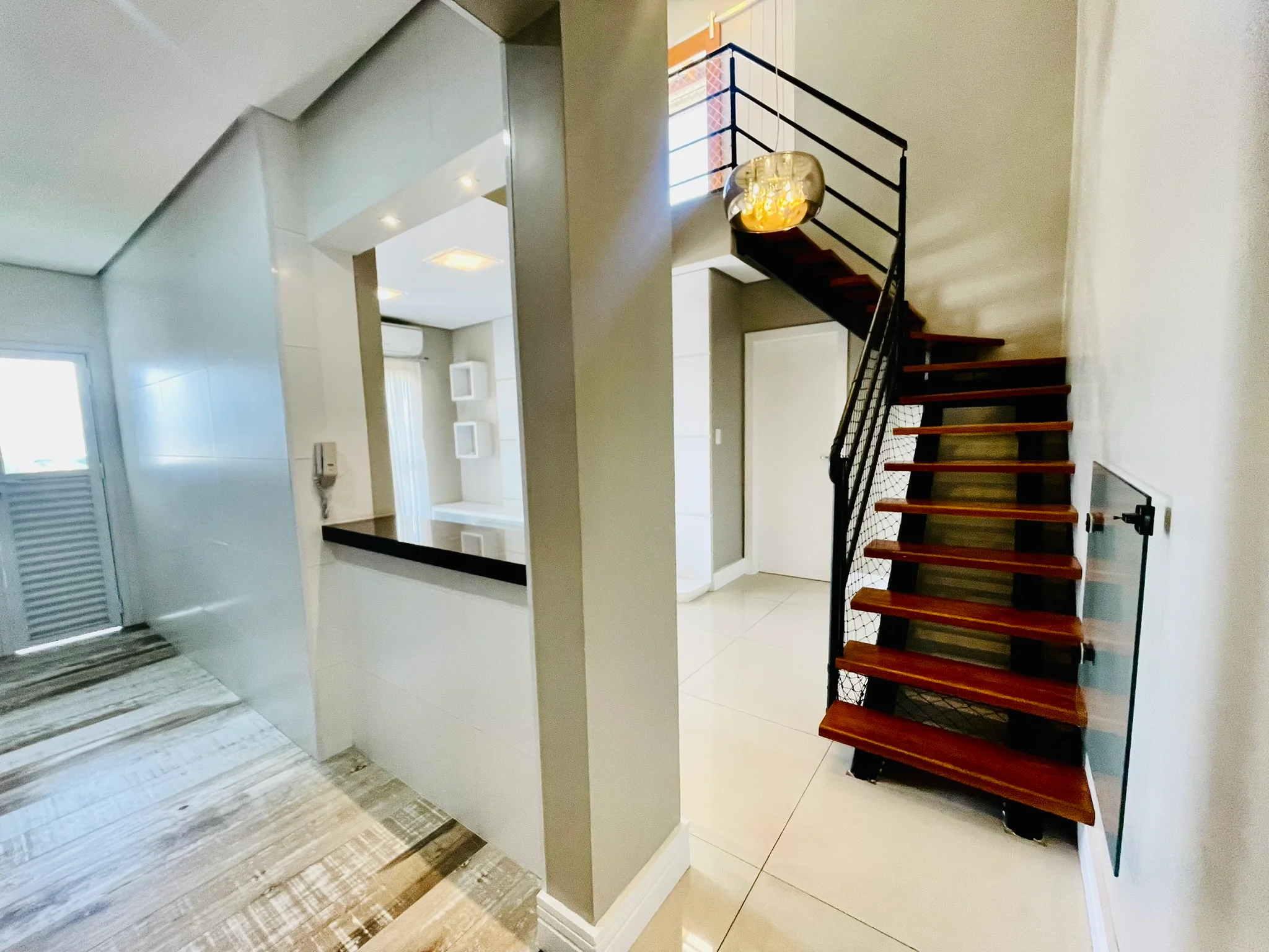 Cobertura duplex com 3 dormitórios no Condomínio Monte Castelo em  Taubaté/SP. 