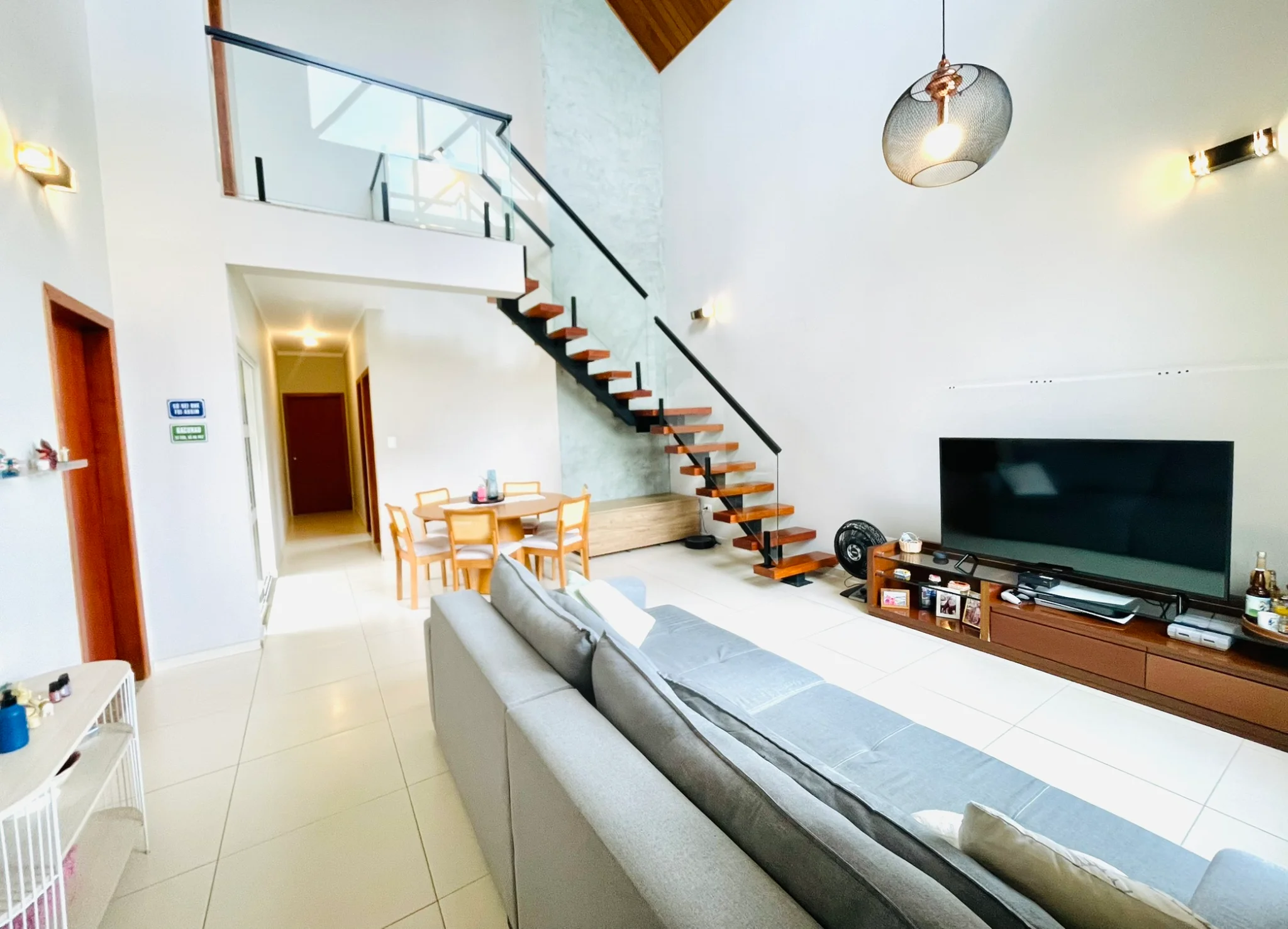 Casa à venda com 3 dormitórios no Condomínio Campos do Conde II em Tremembé/SP. 