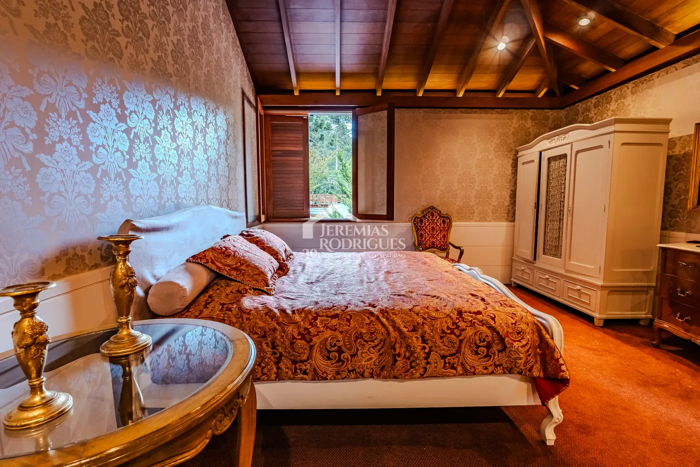 Casa para venda com 5 suítes no Condomínio Villandry em Campos do Jordão/SP