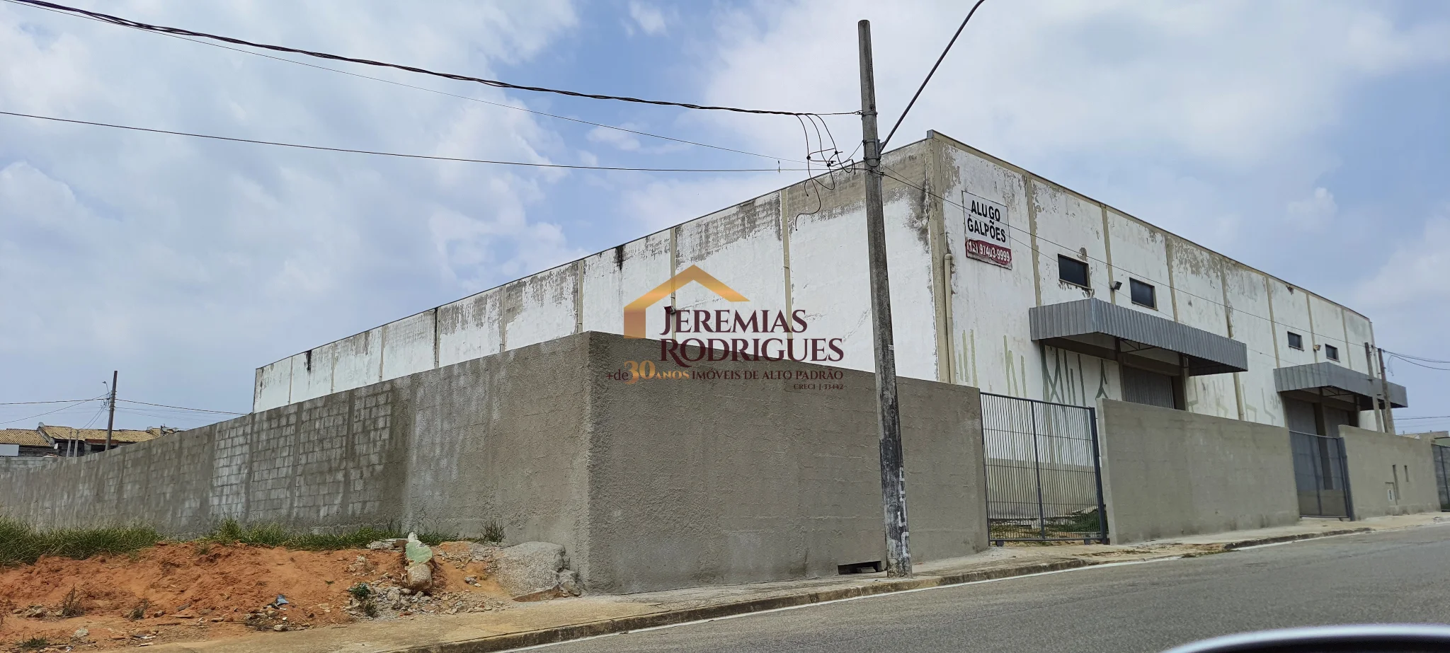 Galpão comercial para alugar em Pindamonhangaba/SP.