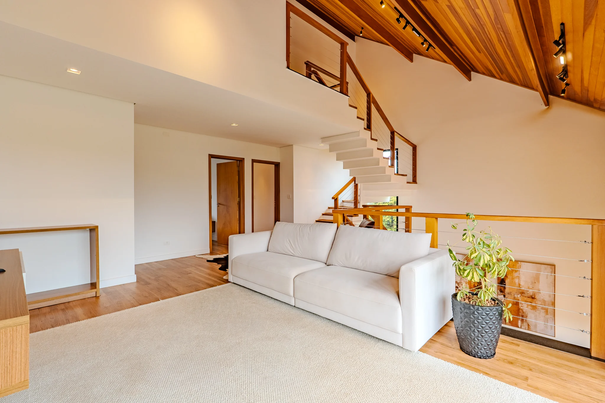 Casa à venda com 4 suítes no Condomínio Beverly Hills em Campos do Jordão/SP. 