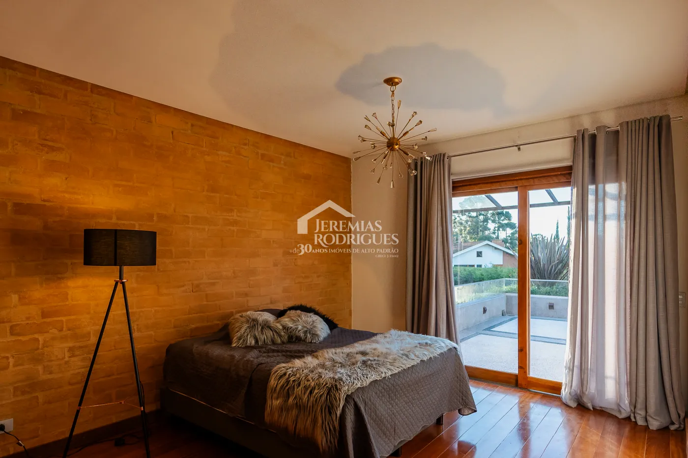 Casa com 4 suítes no condomínio Reserva Figueiredo em Campos do Jordão/SP