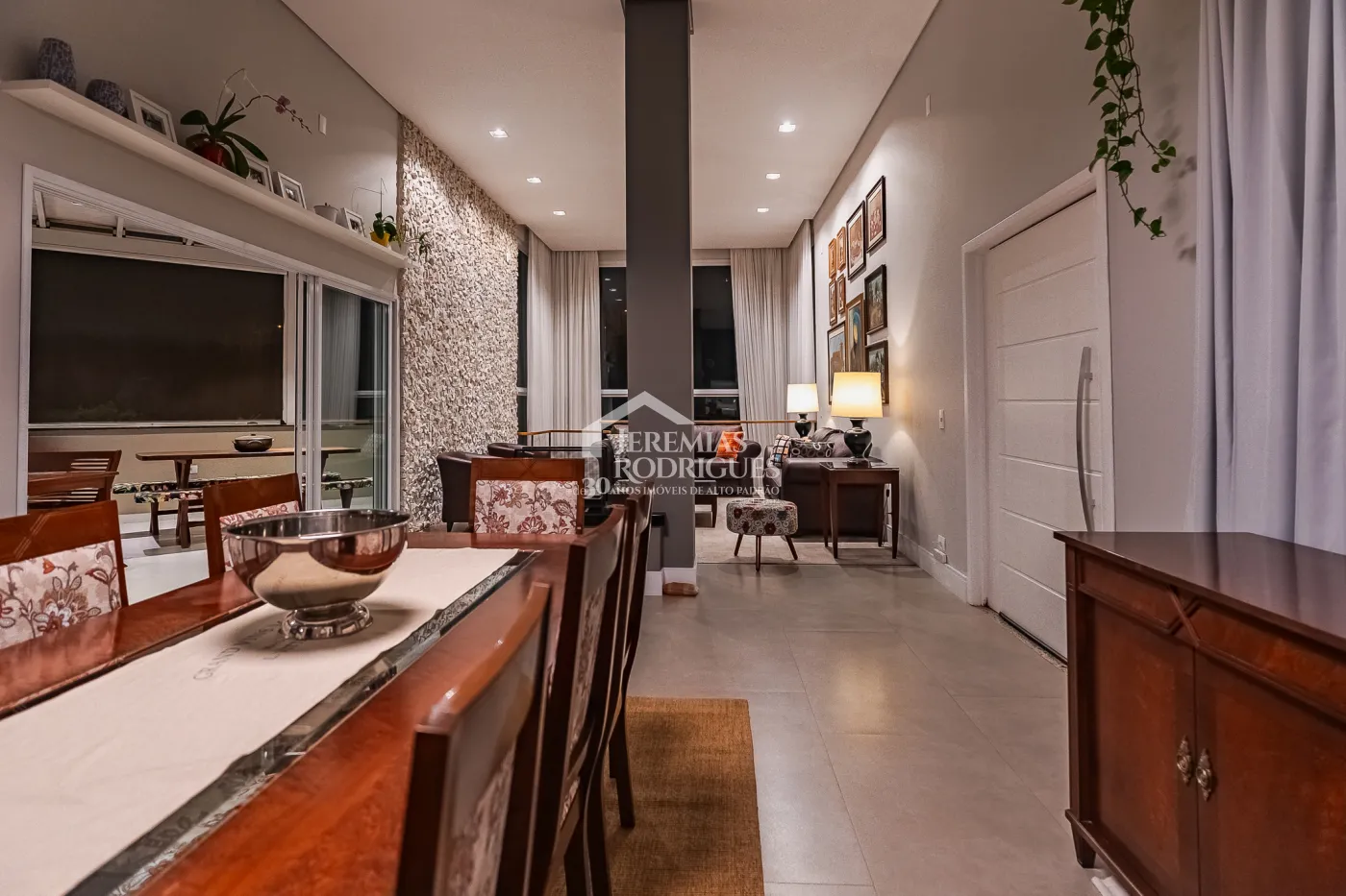 Casa com 4 dormitórios à venda, 330 m² - Parque da Mantiqueira - Santo Antônio do Pinhal/SP