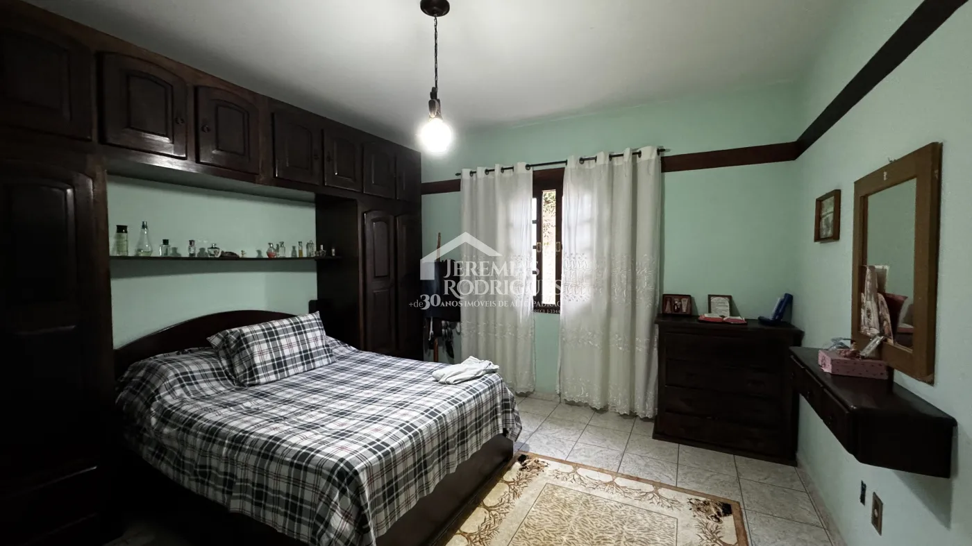 Casa à venda com 3 dormitórios no bairro Vila Rica em Pindamonhangaba/SP
